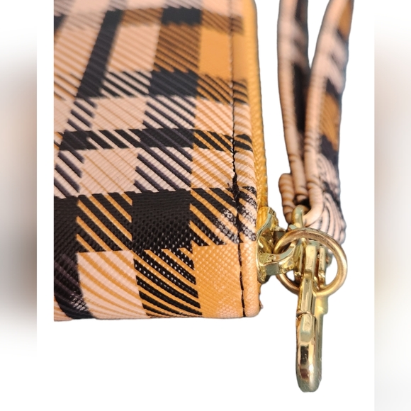 Steve Madden Womens Zip- Around Wallet in Yellow & Black Plaid - Picture 4 of 6